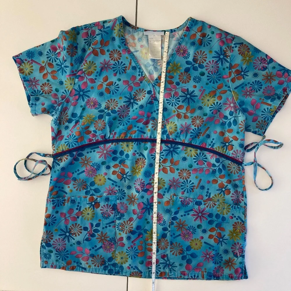 SCRUB TOP - Picture 2 of 3
